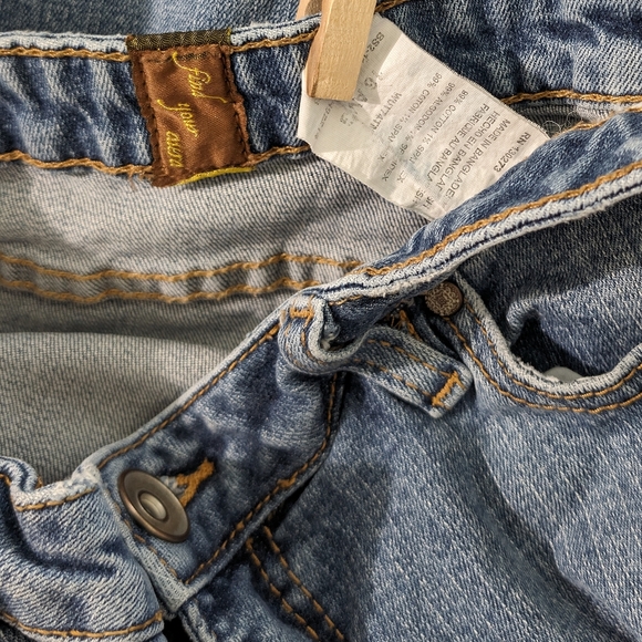 Aura Wrangler Bootcut Midrise Denim Jeans - 16 Avg - Picture 5 of 7